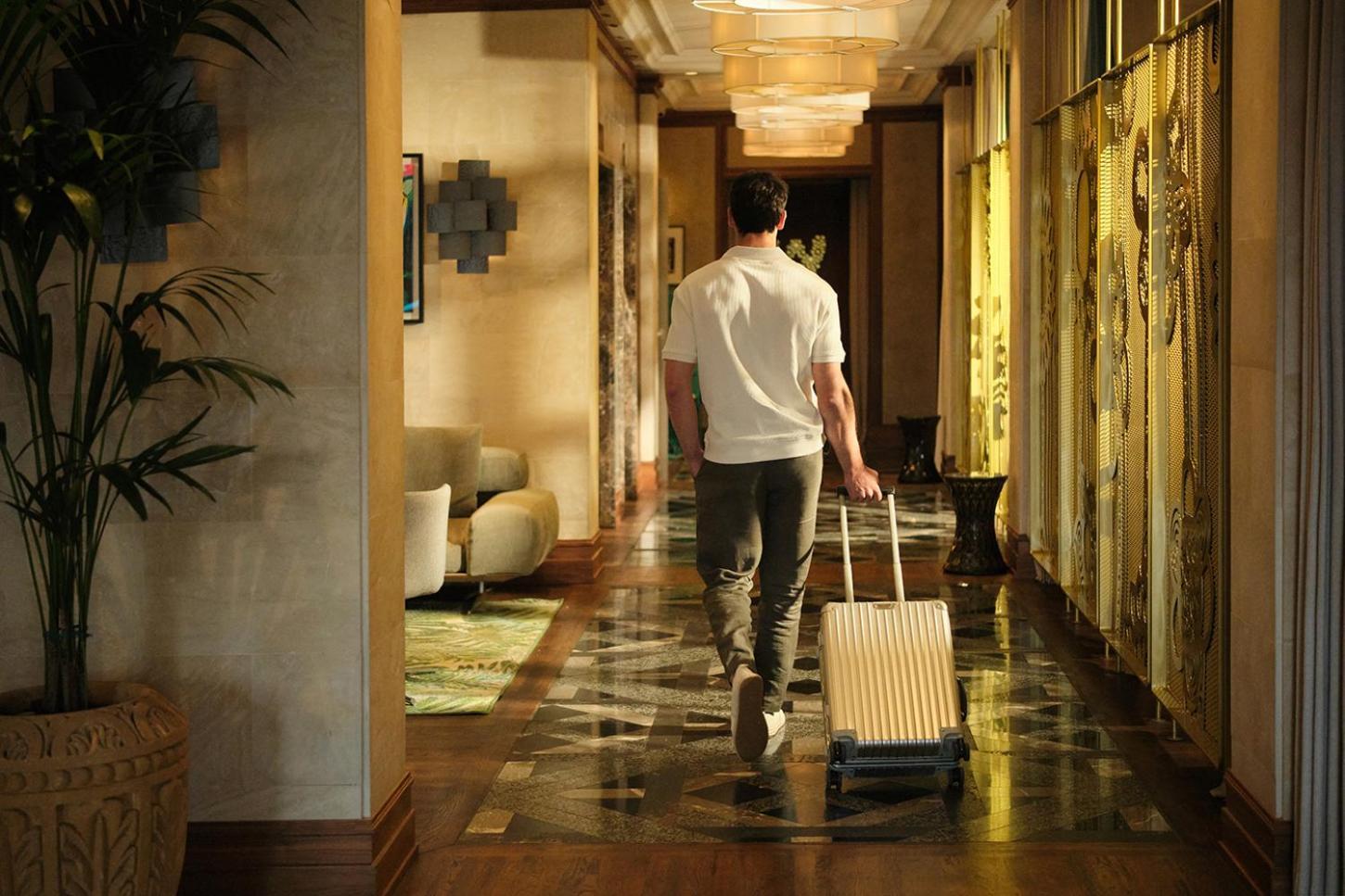 El Llorenc Parc De La Mar - Adults Only Palma de Mallorca Eksteriør bilde A bellboy at work