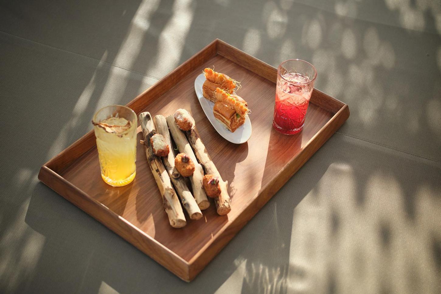 El Llorenc Parc De La Mar - Adults Only Palma de Mallorca Eksteriør bilde A wooden tray