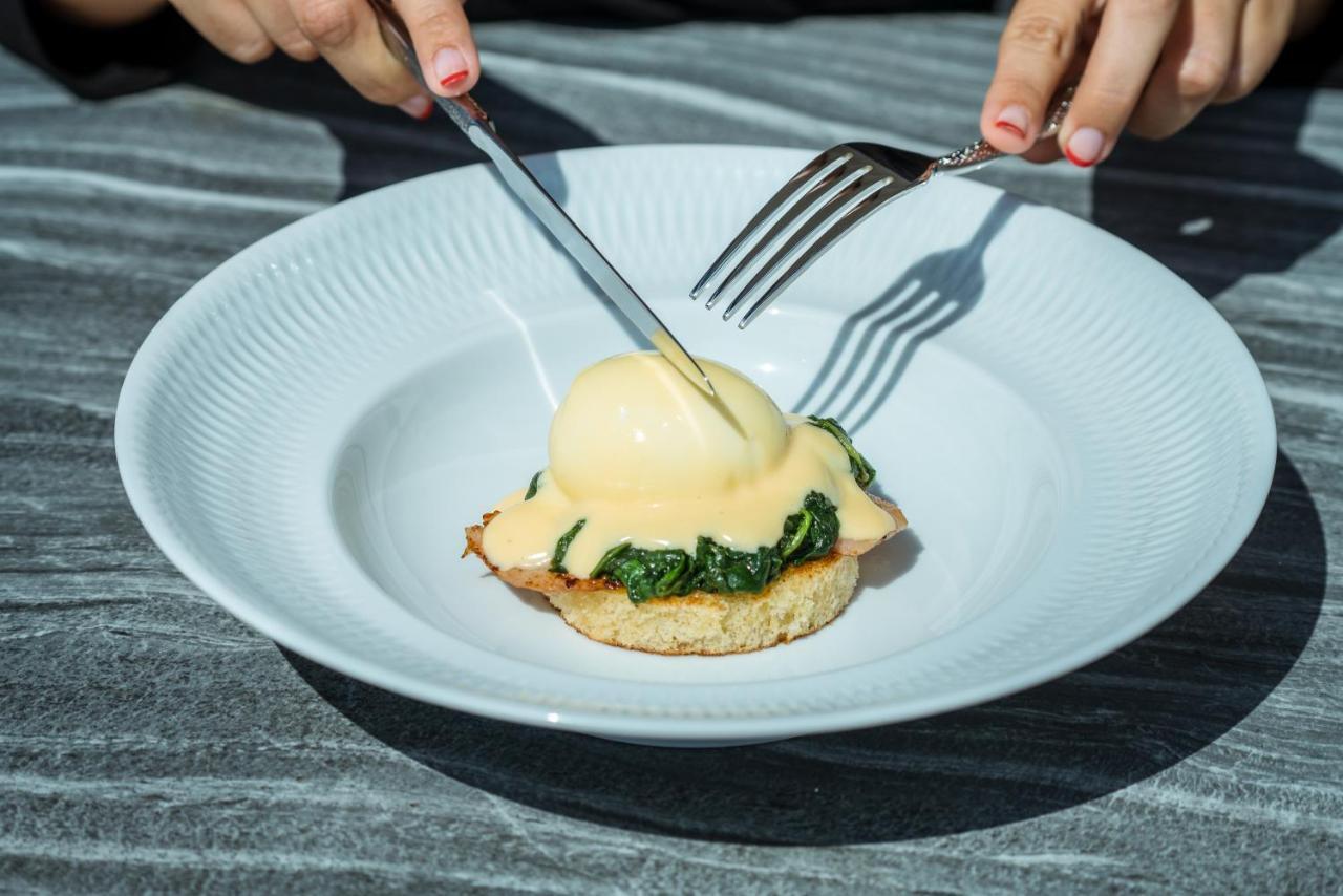 El Llorenc Parc De La Mar - Adults Only Palma de Mallorca Eksteriør bilde A poached egg being cut with a knife and fork